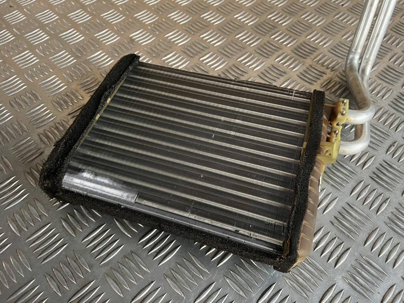 Apsildes sistēmas radiators priekš VOLVO S60 2007 2 Apsildes sistēmas radiators priekš VOLVO S60 2007