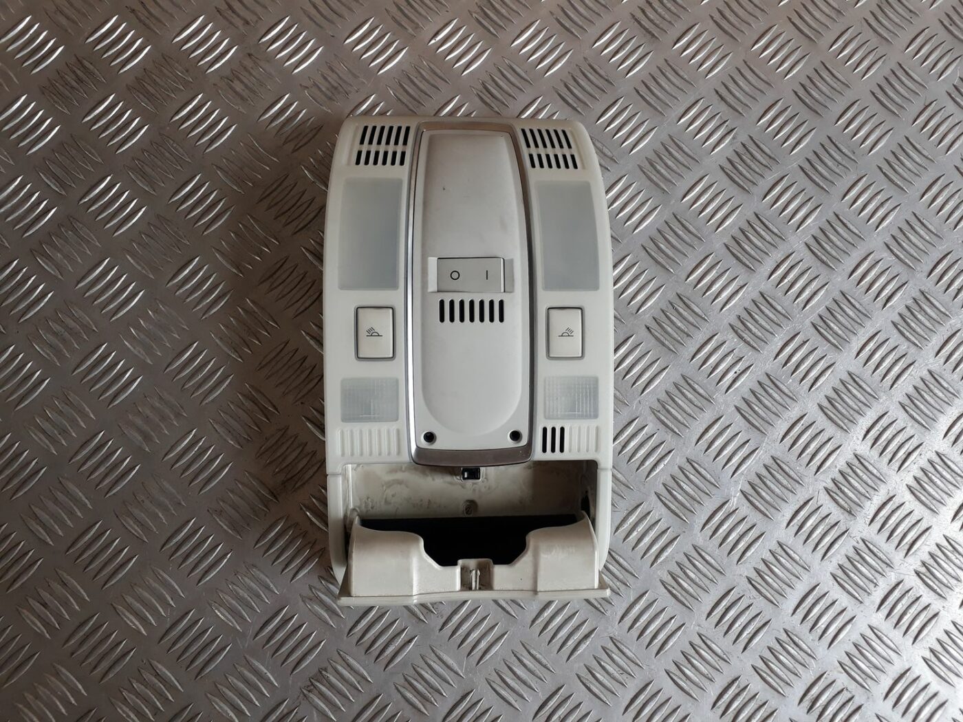 Salona apgaismojuma panelis priekš AUDI A6 AVANT 2006 8 Salona apgaismojuma panelis priekš AUDI A6 AVANT 2006