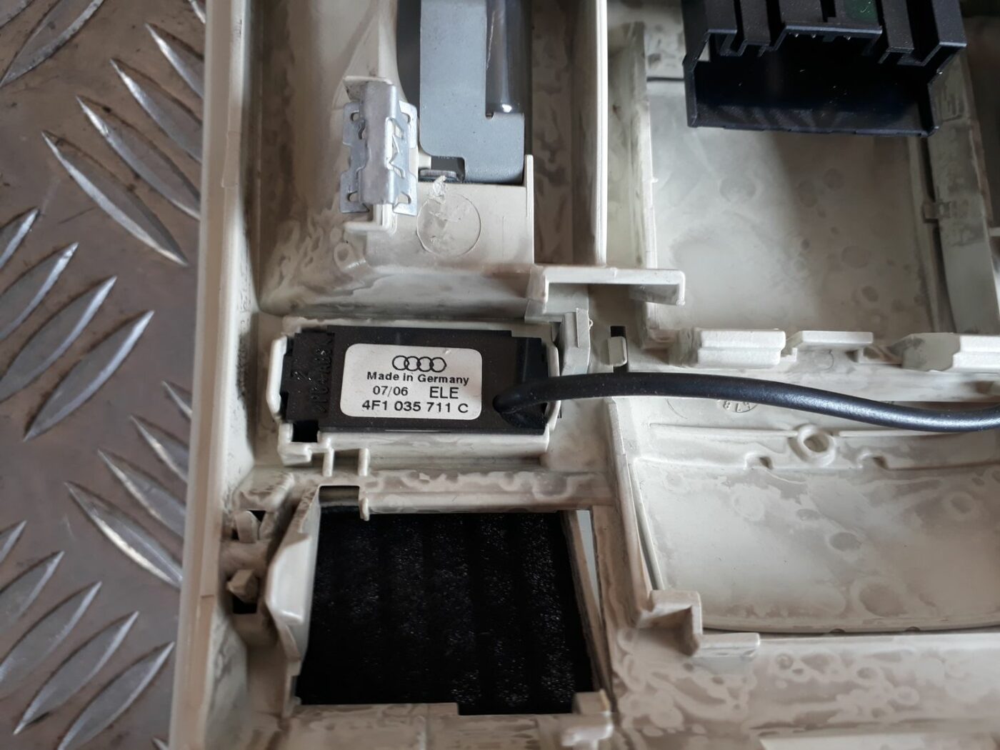 Salona apgaismojuma panelis priekš AUDI A6 AVANT 2006 3 Salona apgaismojuma panelis priekš AUDI A6 AVANT 2006