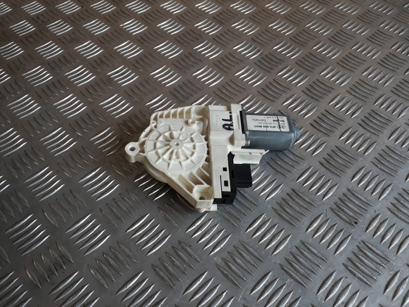 Elektrisko stiklu motors priekš AUDI A6 AVANT 2006