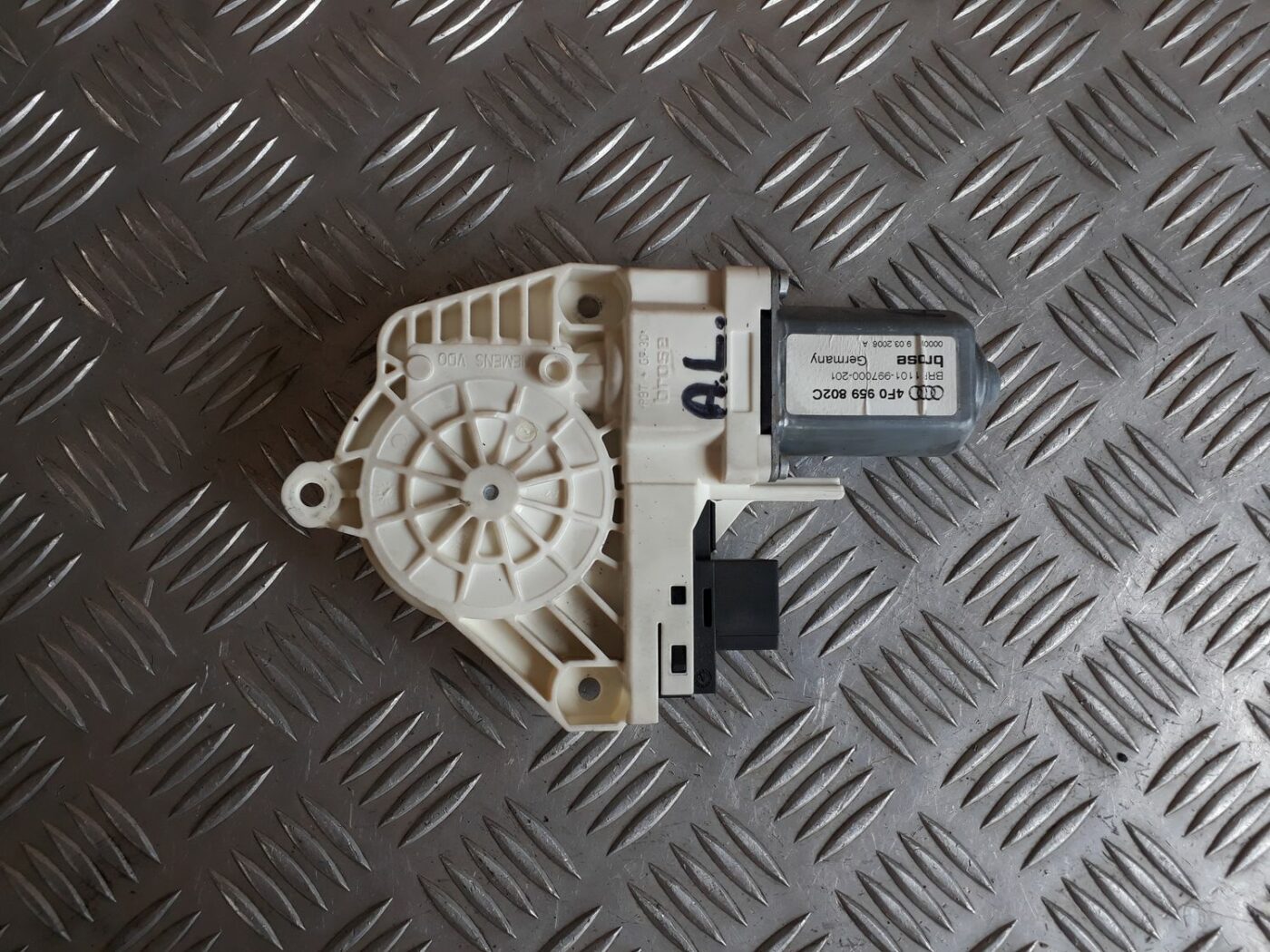 Elektrisko stiklu motors priekš AUDI A6 AVANT 2006