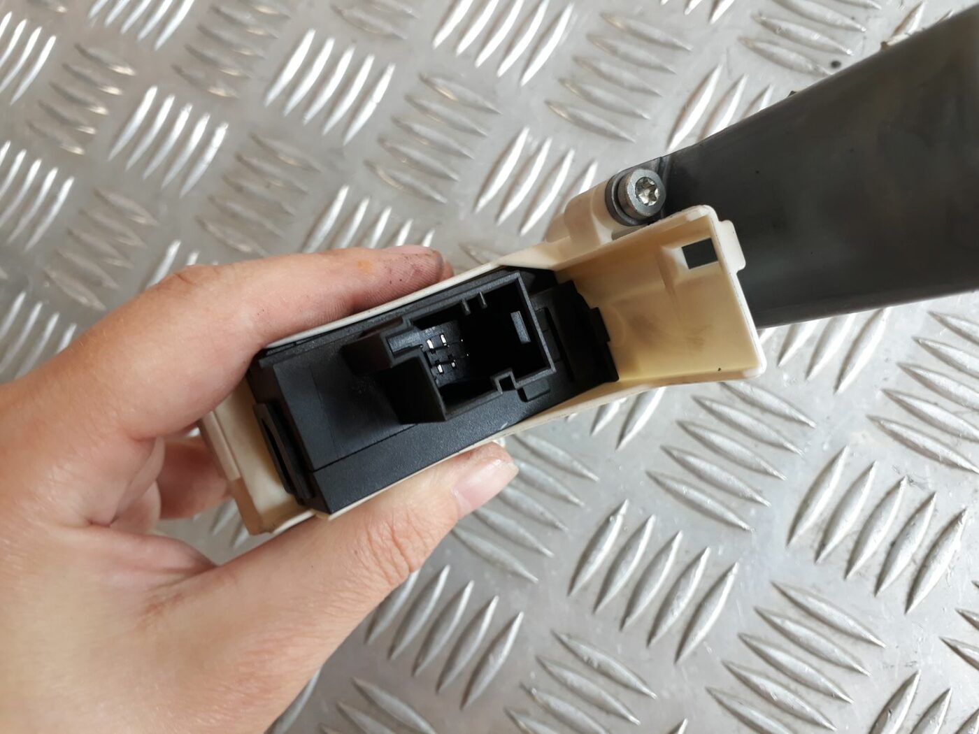 Elektrisko stiklu motors priekš AUDI A6 AVANT 2006