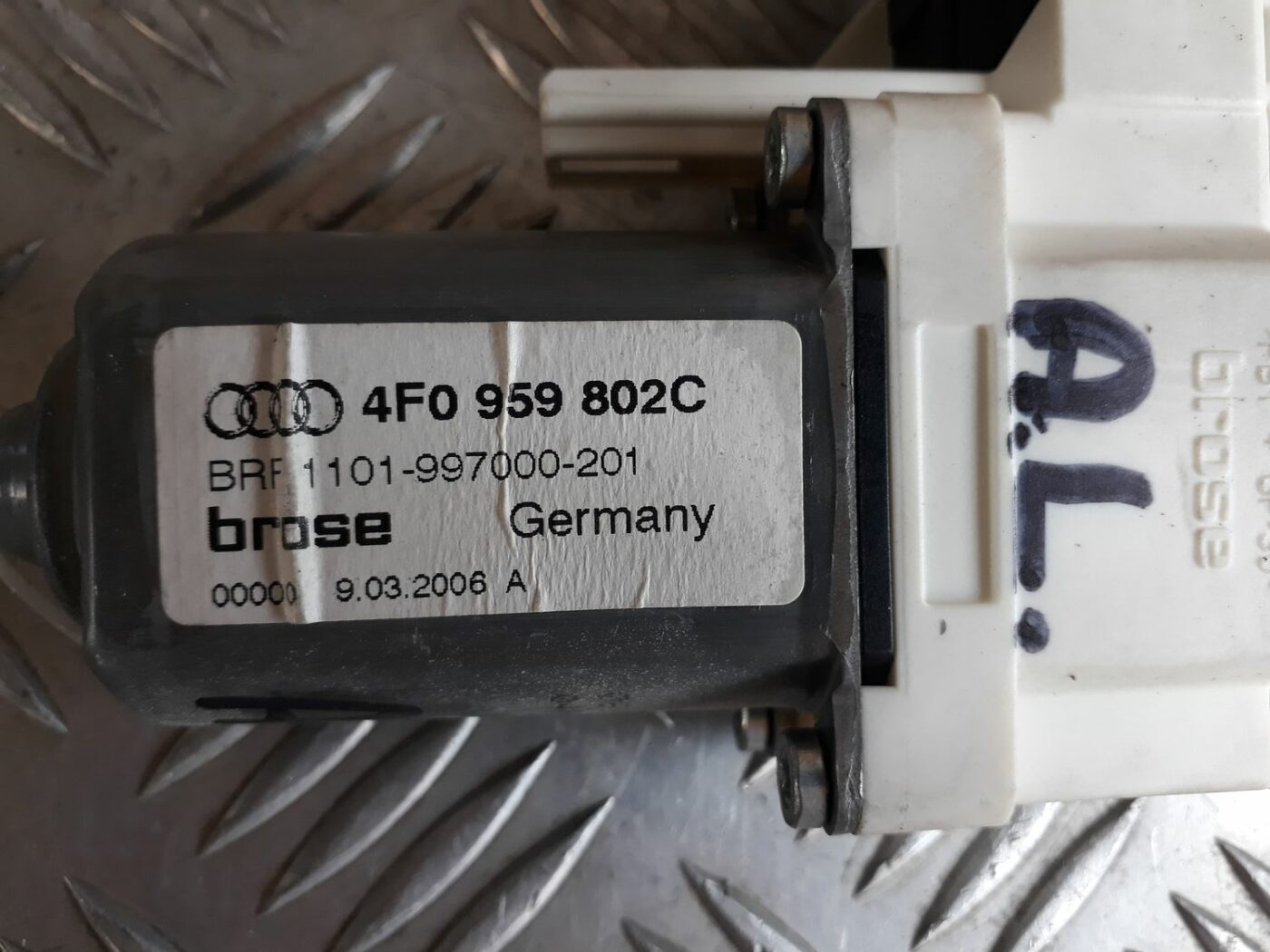 Elektrisko stiklu motors priekš AUDI A6 AVANT 2006