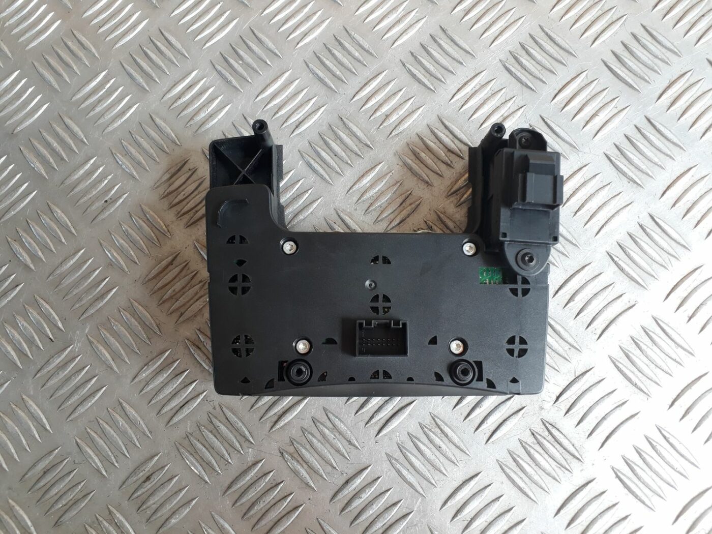 Multimēdijas vadības bloks priekš AUDI A6 AVANT 2006 6 Multimēdijas vadības bloks priekš AUDI A6 AVANT 2006