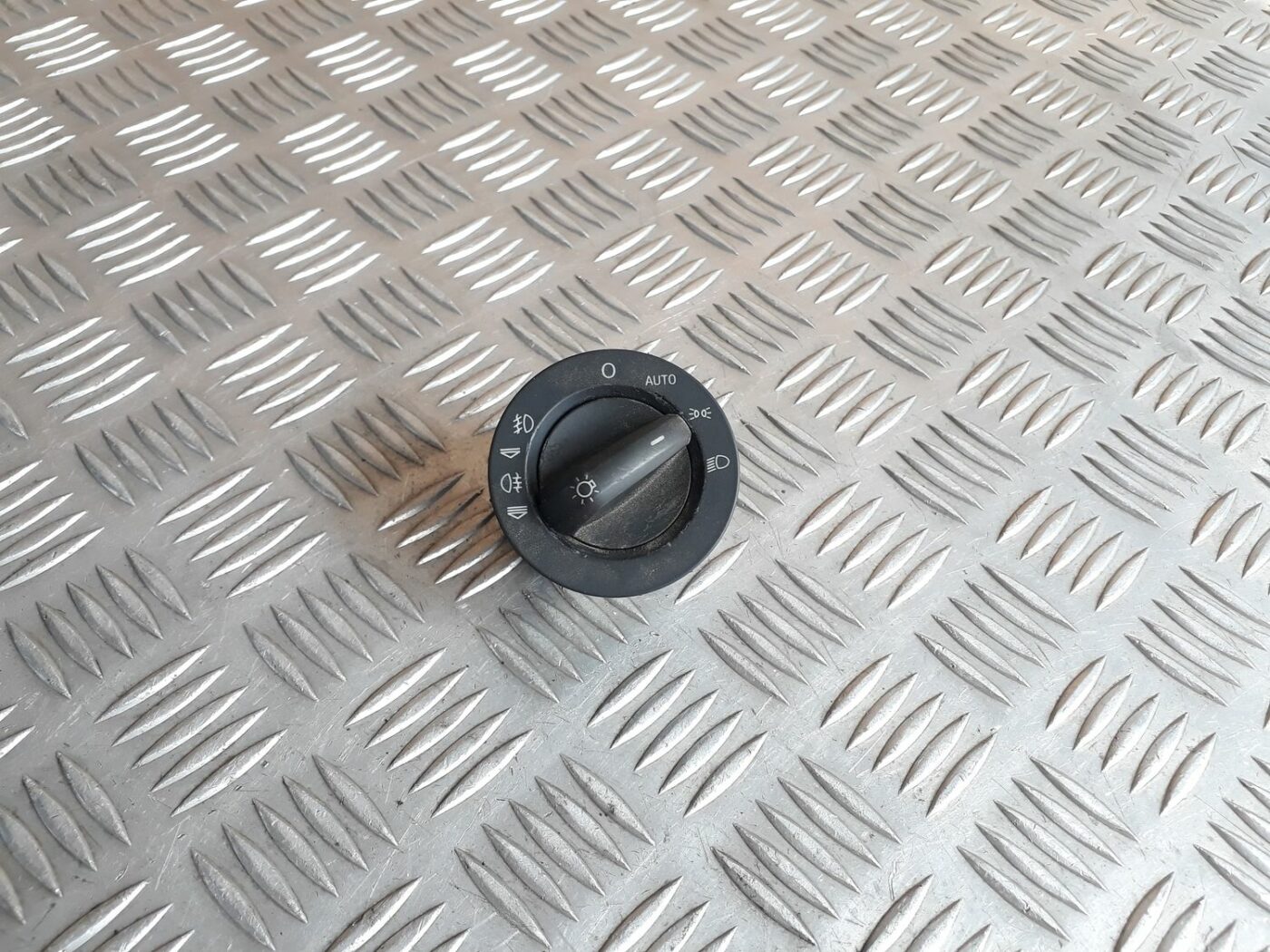 Gaismas slēdzis priekš AUDI A6 AVANT 2006 1 Gaismas slēdzis priekš AUDI A6 AVANT 2006