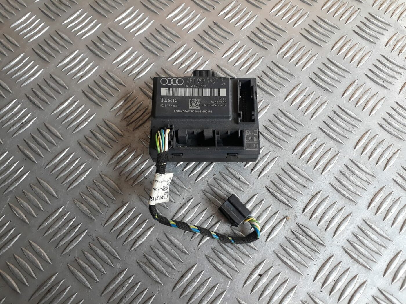 Priekšējo kreiso durvju vadības bloks priekš AUDI A6 AVANT 2006 1 Priekšējo kreiso durvju vadības bloks priekš AUDI A6 AVANT 2006