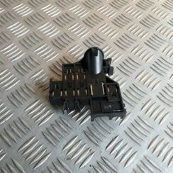 Drošinātāju relejas kaste priekš AUDI A6 AVANT 2006