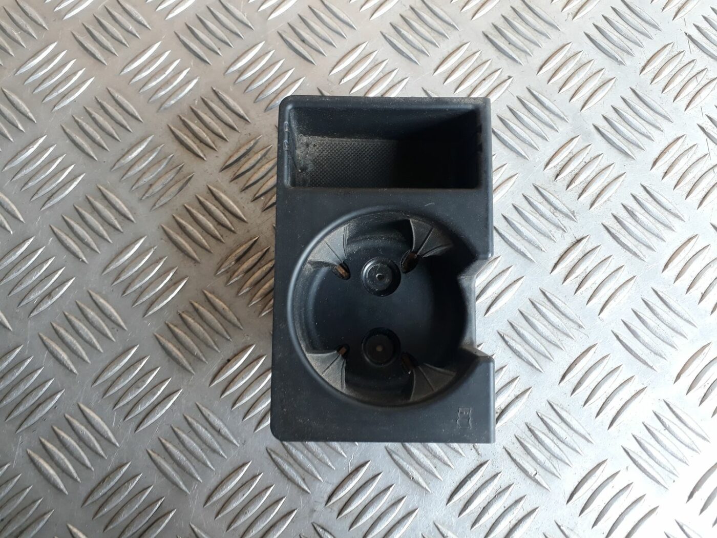 Krūzes turētājs priekš AUDI A6 AVANT 2006