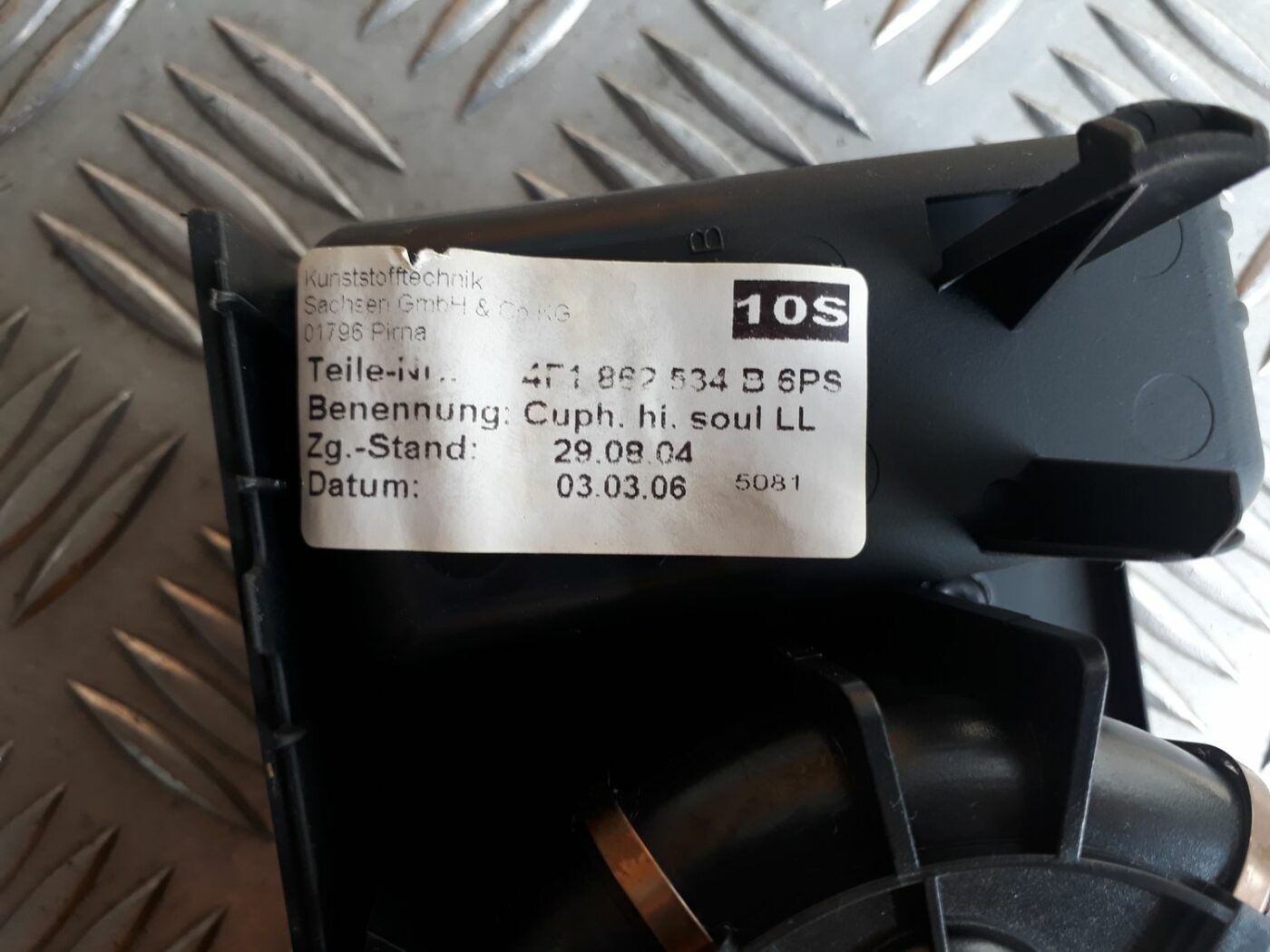 Krūzes turētājs priekš AUDI A6 AVANT 2006