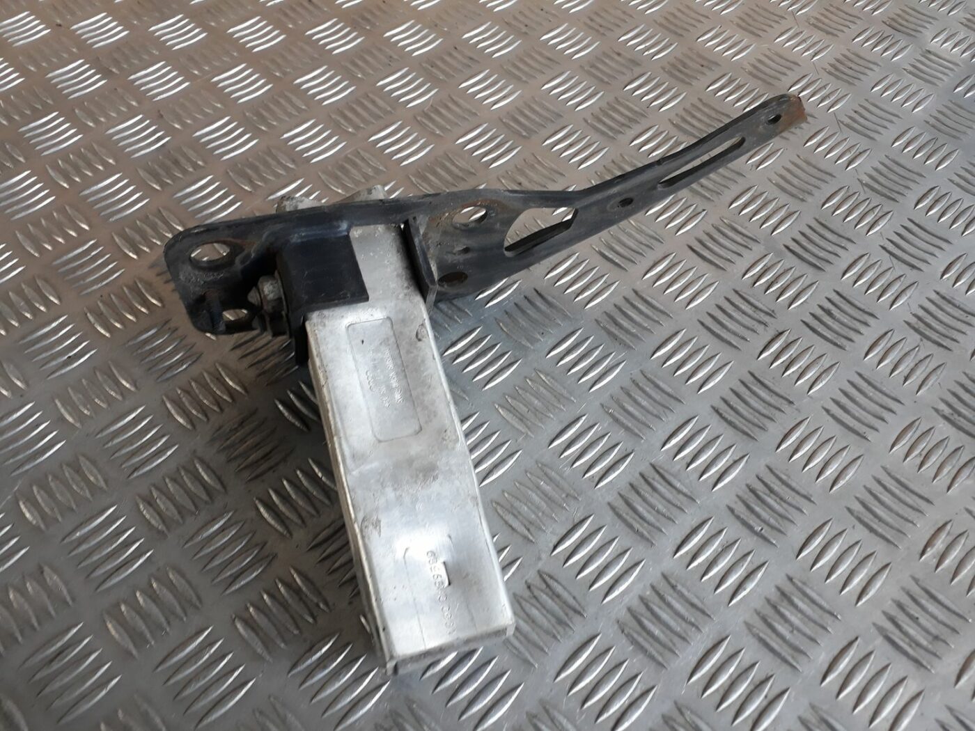 Priekšēja bufera pastiprinātāja kronšteins priekš AUDI A6 AVANT 2006 2 Priekšēja bufera pastiprinātāja kronšteins priekš AUDI A6 AVANT 2006