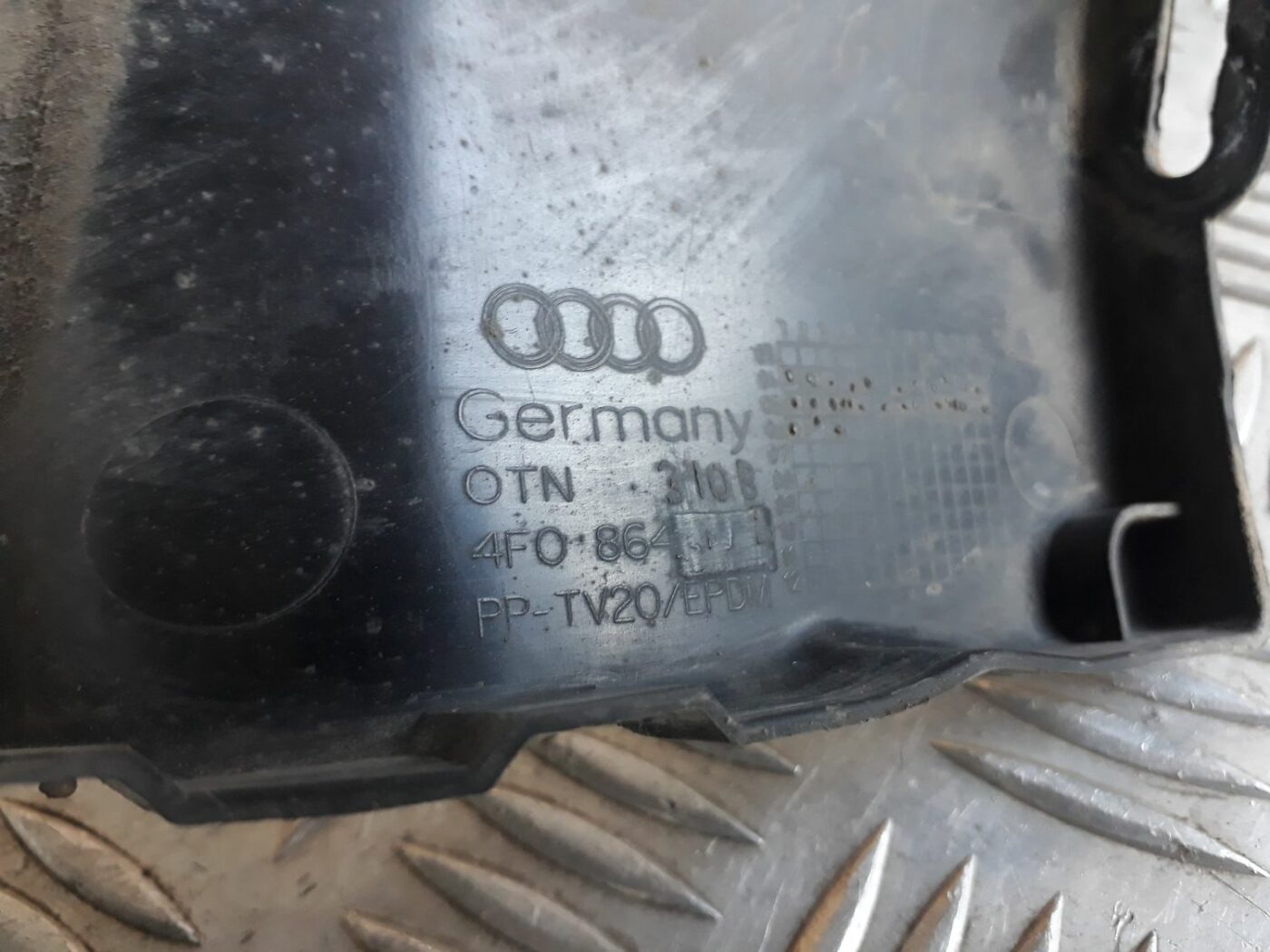 Dzinēja aizsargdaļas priekš AUDI A6 AVANT 2006 3 Dzinēja aizsargdaļas priekš AUDI A6 AVANT 2006