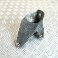 Dzinēja kronšteins priekš AUDI A6 AVANT 2006