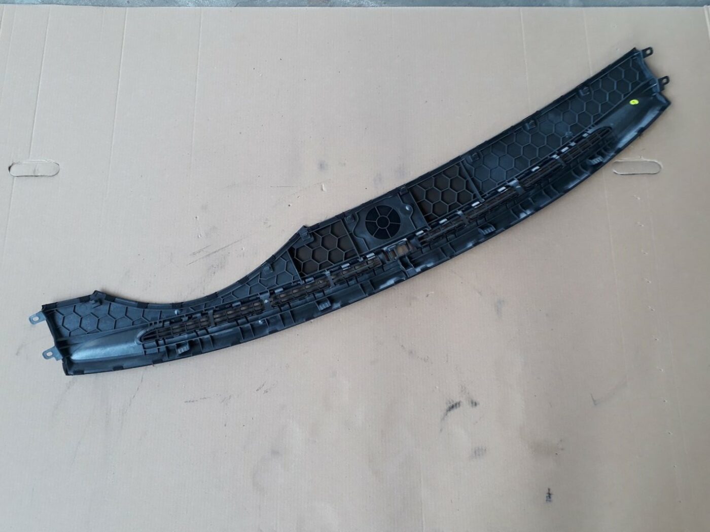 Vējstikla ventilācijas režģis (salonā) priekš AUDI A6 AVANT 2006 4 Vējstikla ventilācijas režģis (salonā) priekš AUDI A6 AVANT 2006