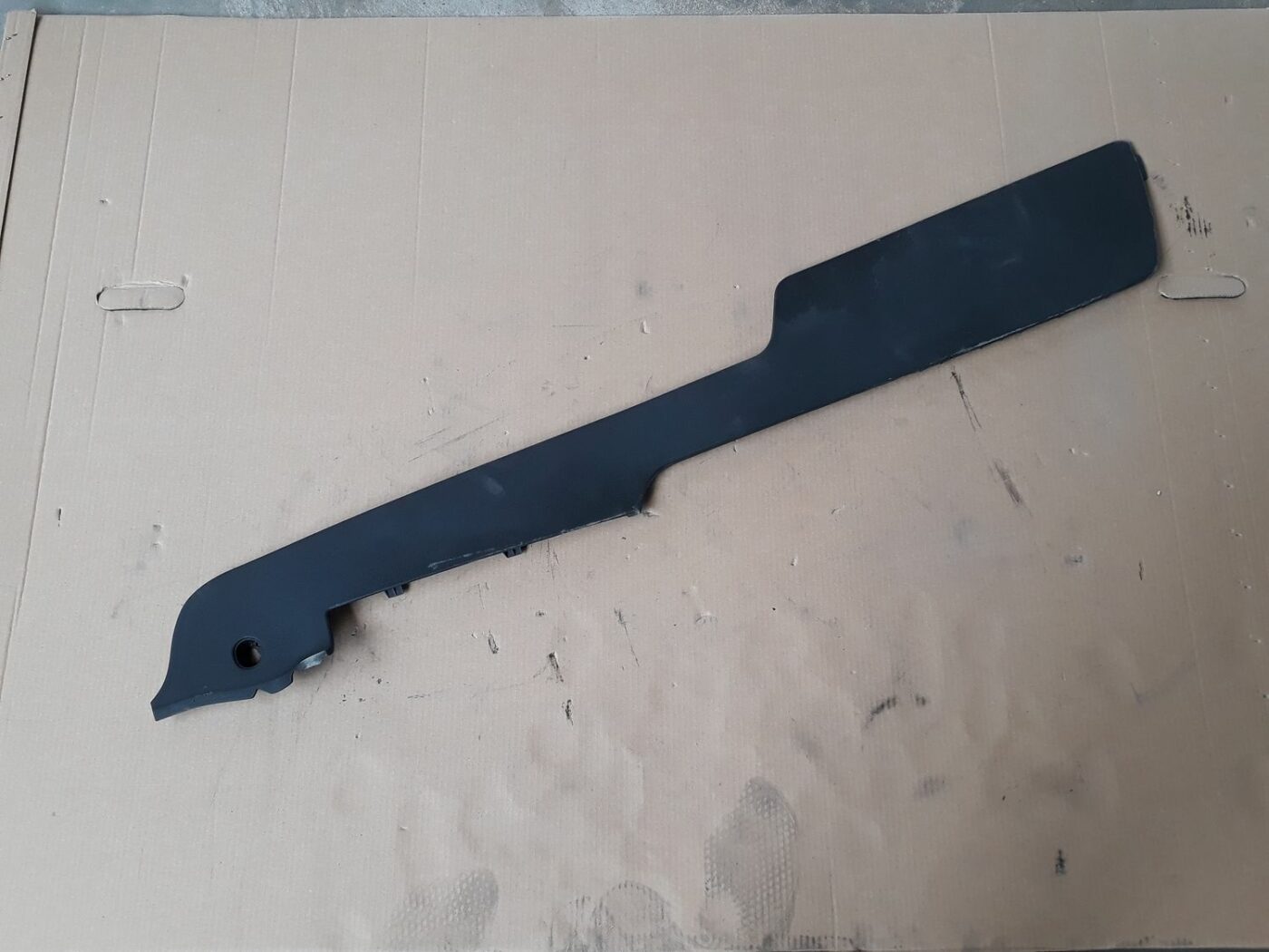 Centrālās konsoles (apdares) sānu panelis priekš AUDI A6 AVANT 2006 1 Centrālās konsoles (apdares) sānu panelis priekš AUDI A6 AVANT 2006