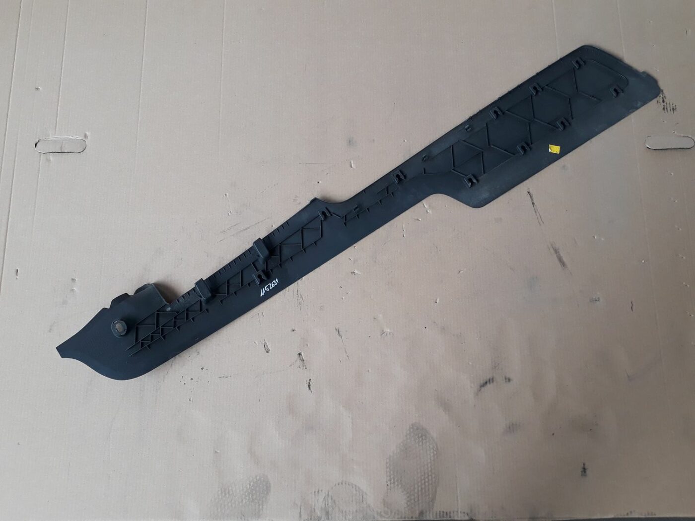 Centrālās konsoles (apdares) sānu panelis priekš AUDI A6 AVANT 2006 2 Centrālās konsoles (apdares) sānu panelis priekš AUDI A6 AVANT 2006