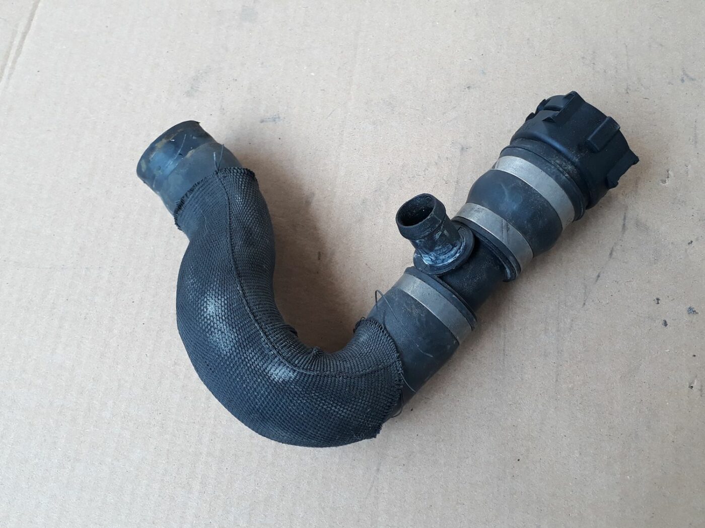 Dzesēšanas caurule priekš AUDI A6 AVANT 2006