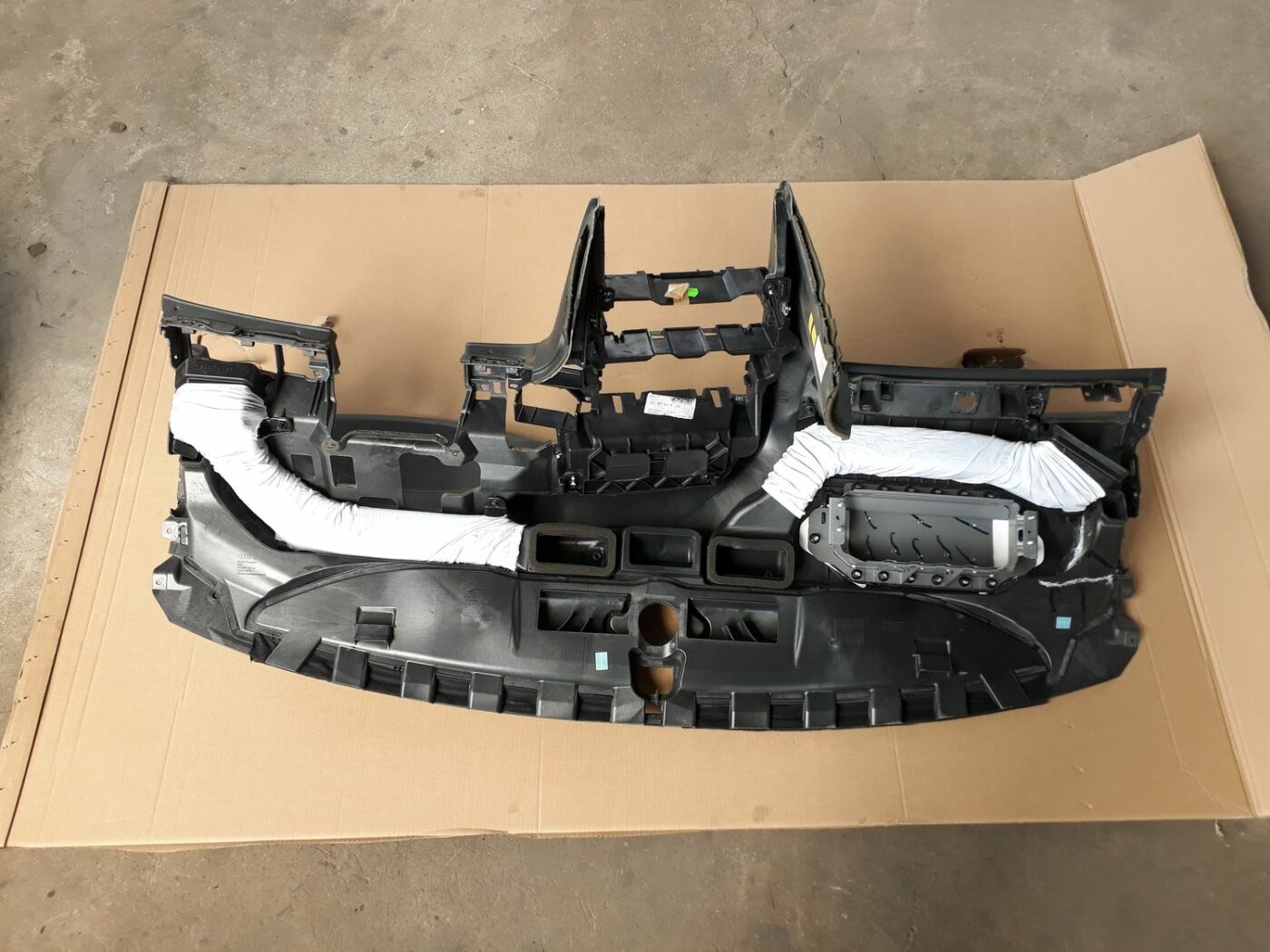 Mērinstrumentu panelis priekš AUDI A6 AVANT 2006 7 Mērinstrumentu panelis priekš AUDI A6 AVANT 2006