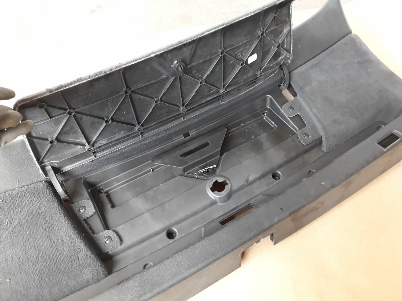 Bagāžnieka vāka liela apdare priekš AUDI A6 AVANT 2006 2 Bagāžnieka vāka liela apdare priekš AUDI A6 AVANT 2006