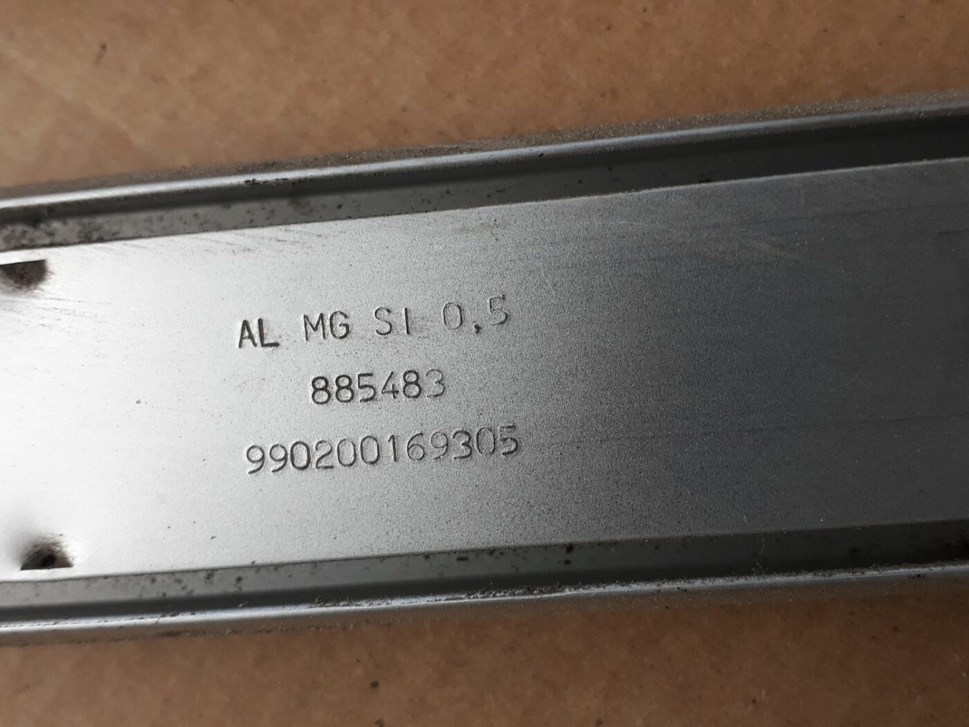 Kravas stirpināšanas reliņi bagažniekā priekš AUDI A6 AVANT 2006