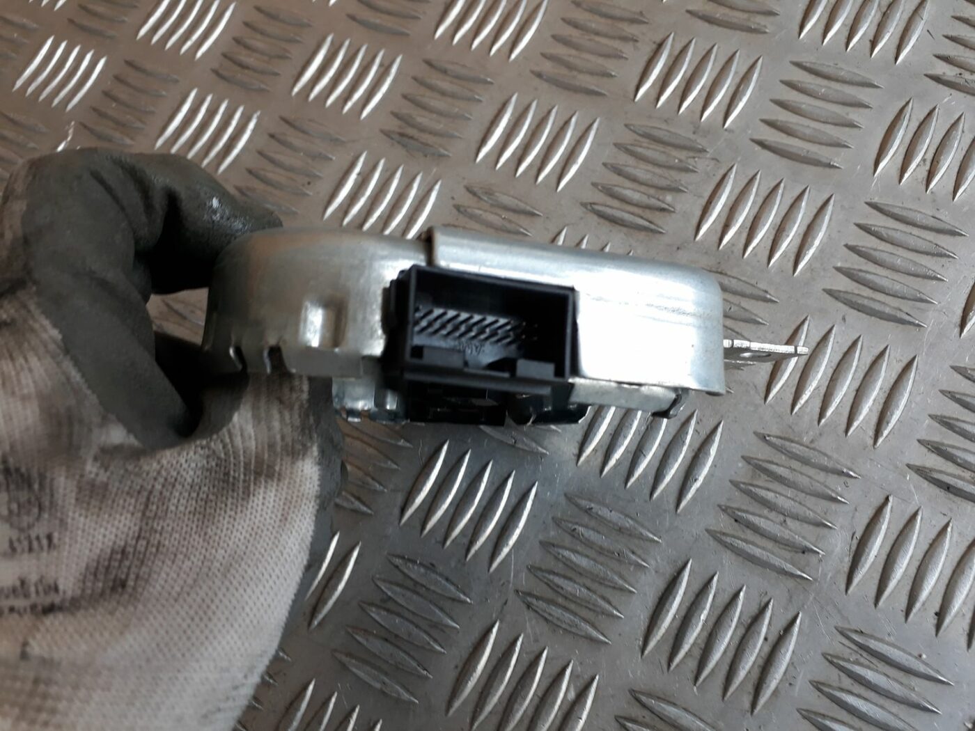 Stūres bloķēšanas modulis priekš AUDI A6 AVANT 2006 2 Stūres bloķēšanas modulis priekš AUDI A6 AVANT 2006