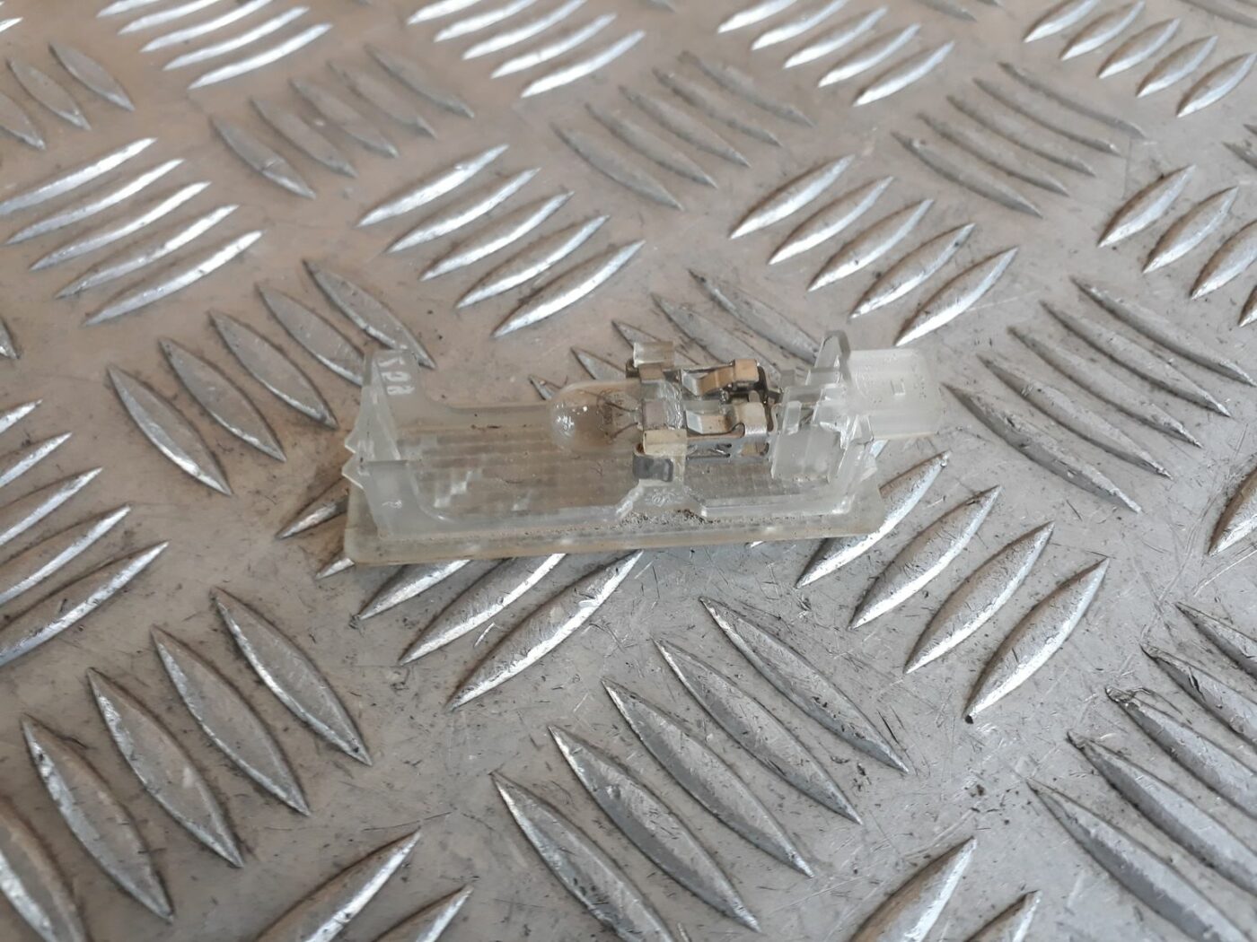 Apgaismojums aizmugurējā statņa apdarē priekš BMW 530D E61 2006 TOURING BLUE