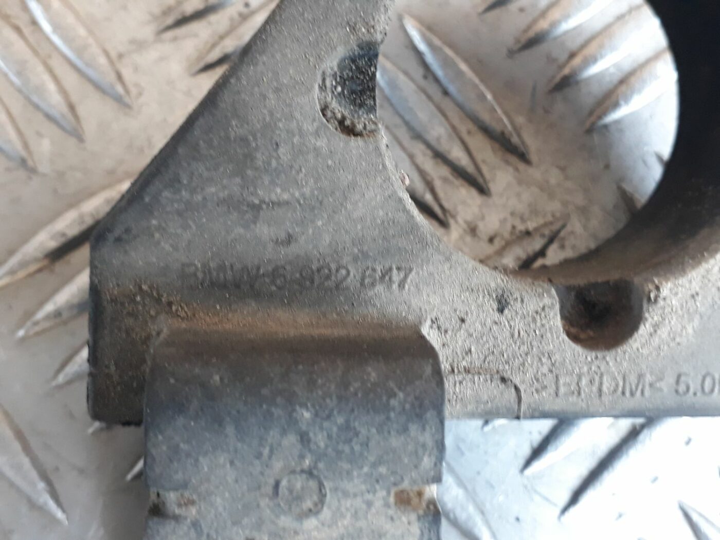 Papildus elektriska ūdens sūkņa kronšteins priekš BMW 530D E61 2006 TOURING BLUE 2 Papildus elektriska ūdens sūkņa kronšteins priekš BMW 530D E61 2006 TOURING BLUE