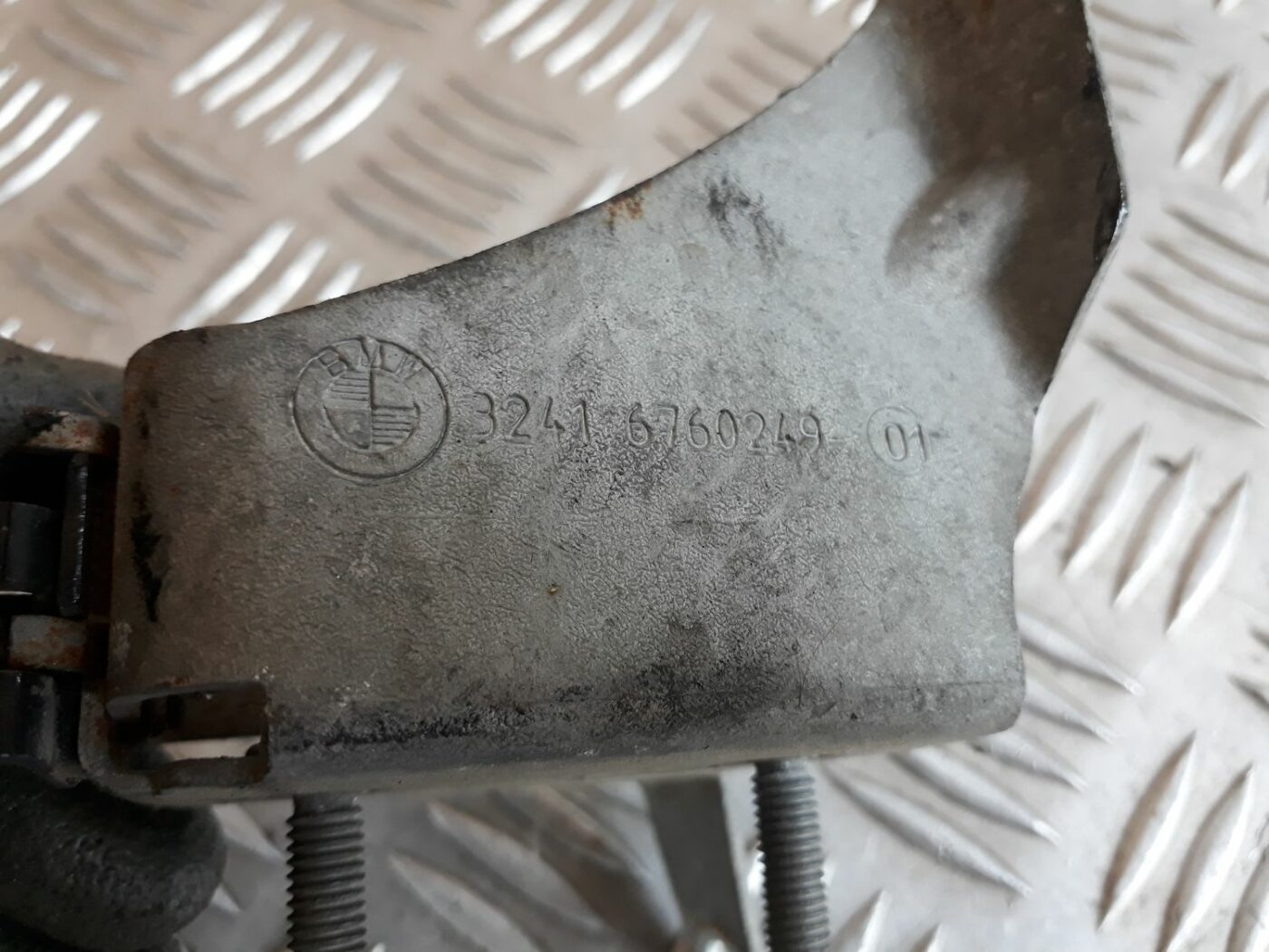 Hidrauliska pastiprinātāja kronšteins priekš BMW 530D E61 2006 TOURING BLUE