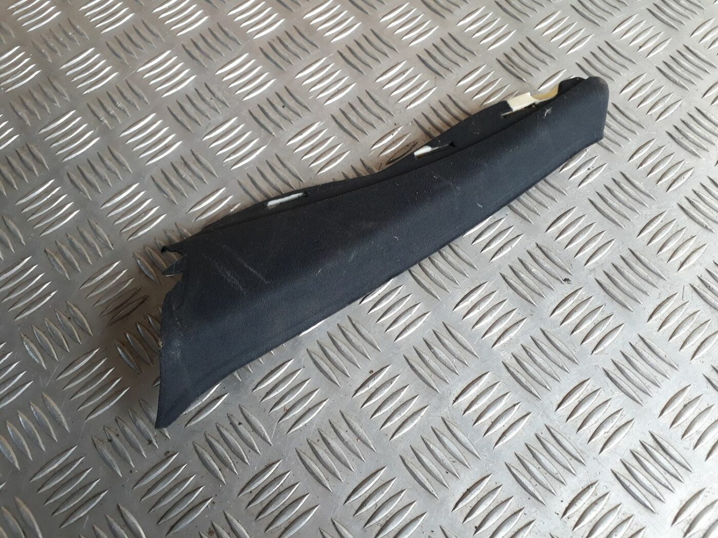 Aizmugurējas salona statnes apdare priekš BMW 530D E61 2006 TOURING BLUE