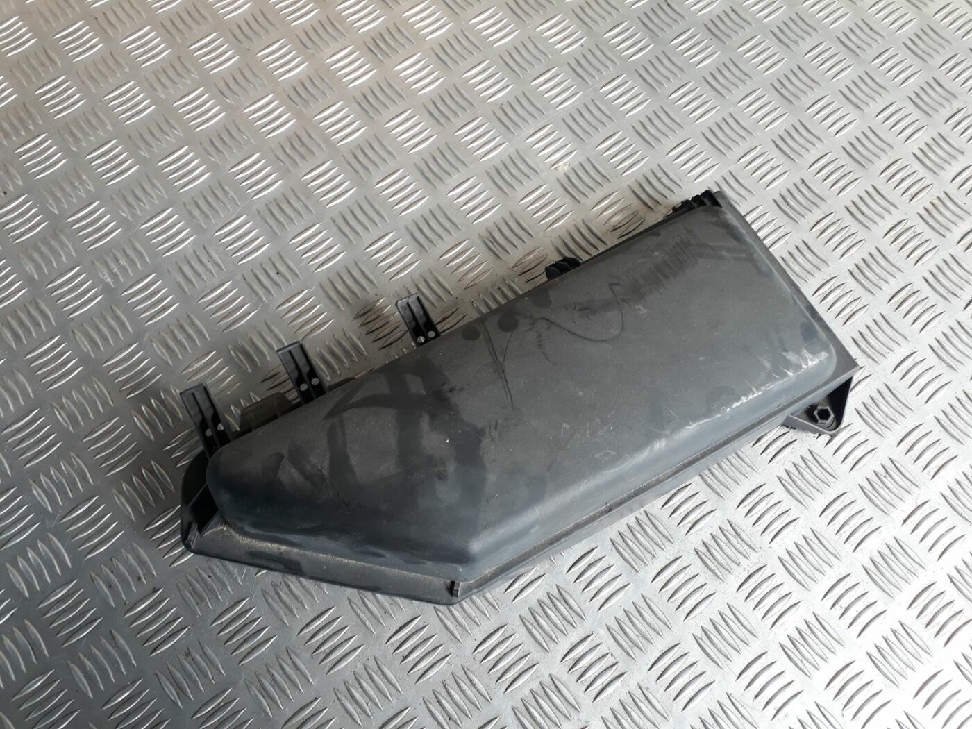 Salona gaisa filtra korpusa vāks priekš BMW 530D E61 2006 TOURING BLUE 1 Salona gaisa filtra korpusa vāks priekš BMW 530D E61 2006 TOURING BLUE