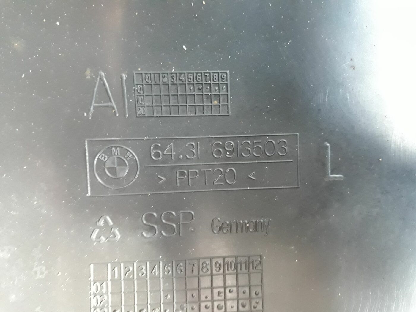 Salona gaisa filtra korpusa vāks priekš BMW 530D E61 2006 TOURING BLUE 3 Salona gaisa filtra korpusa vāks priekš BMW 530D E61 2006 TOURING BLUE