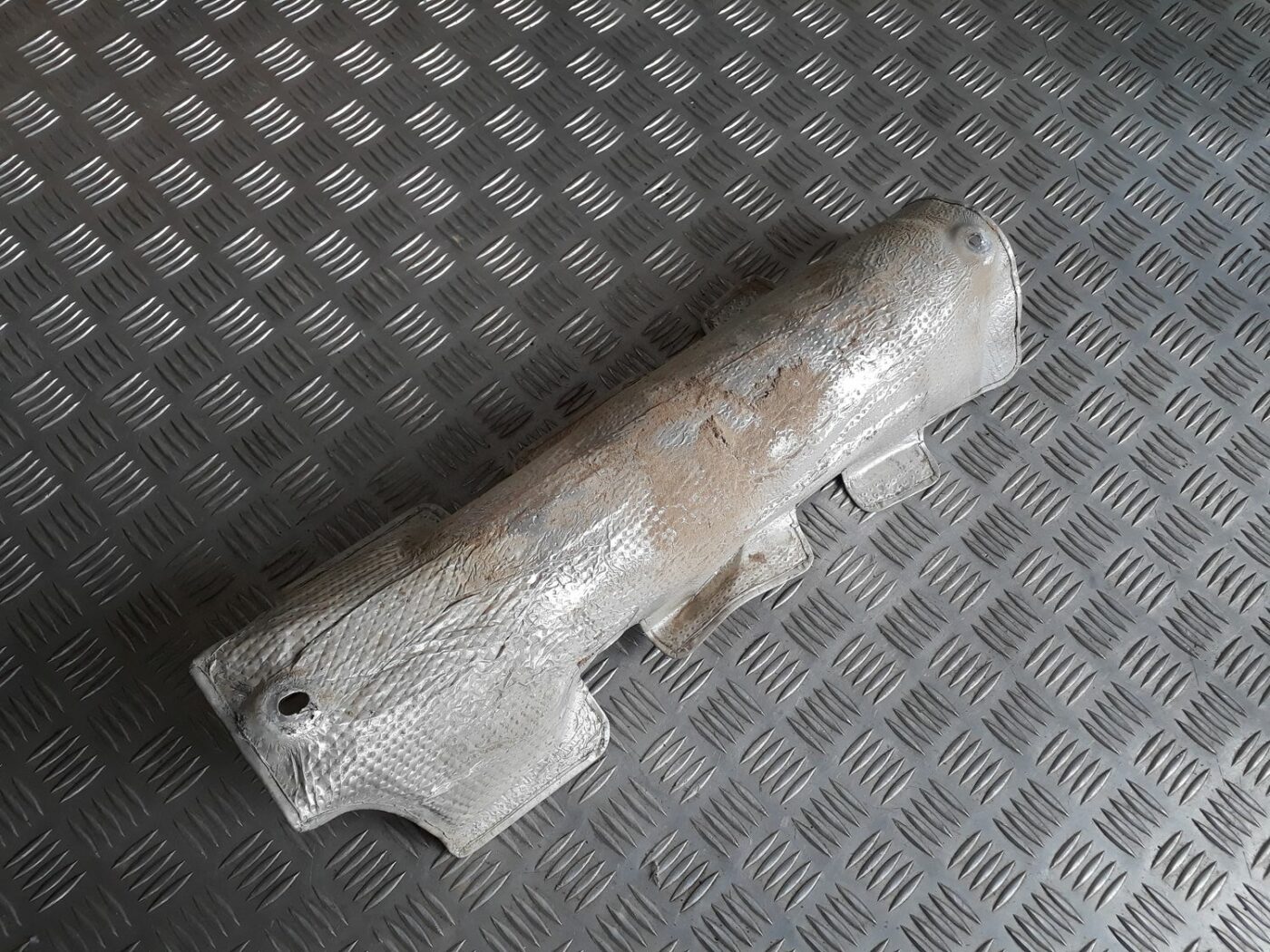 Izpūtēja sistēmas karstuma aizsargs priekš BMW 530D E61 2006 TOURING BLUE 2 Izpūtēja sistēmas karstuma aizsargs priekš BMW 530D E61 2006 TOURING BLUE