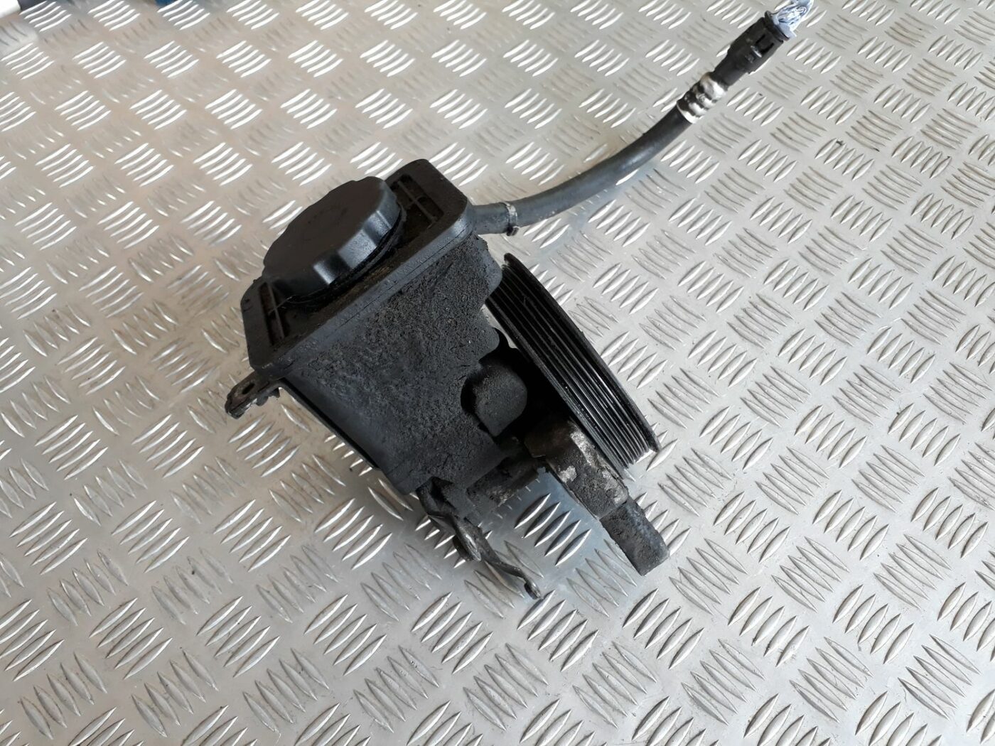 Hidrauliskais pastiprinātājs priekš BMW 530D E61 2006 TOURING BLUE