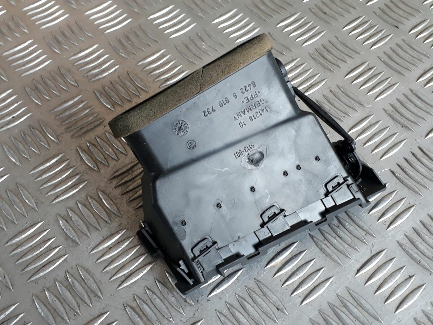 Mērinstrumentu paneļa gaisa vads, pa labi priekš BMW 530D E61 2006 TOURING BLUE 2 Mērinstrumentu paneļa gaisa vads, pa labi priekš BMW 530D E61 2006 TOURING BLUE