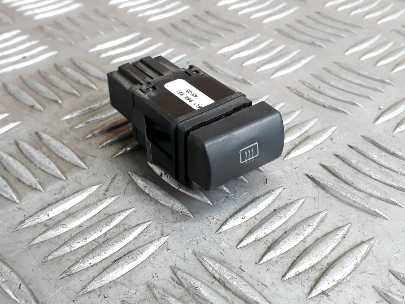 Aizmugurējā stikla apsildes ieslēgšanas poga priekš SEAT IBIZA 2005 2 Aizmugurējā stikla apsildes ieslēgšanas poga priekš SEAT IBIZA 2005