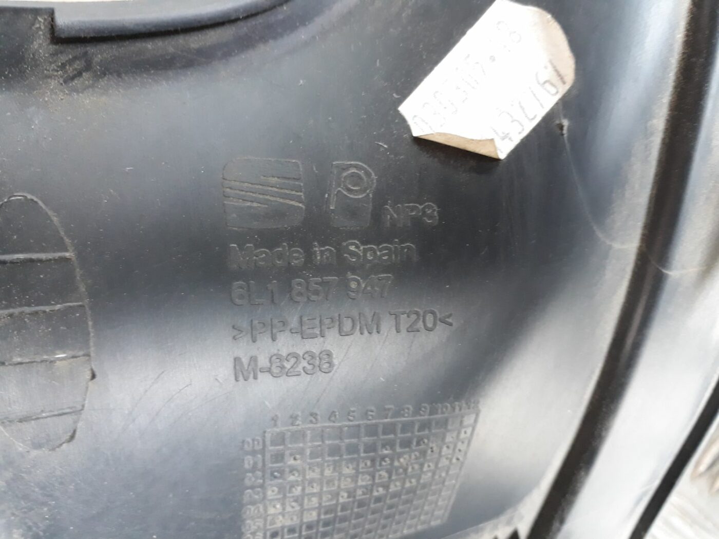 Mērinstrumentu paneļa apdare (zem stūres) priekš SEAT IBIZA 2005 4 Mērinstrumentu paneļa apdare (zem stūres) priekš SEAT IBIZA 2005