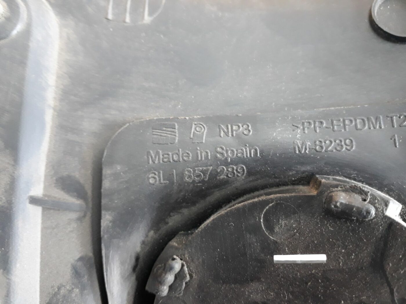 Mērinstrumentu paneļa apdare (zem stūres) priekš SEAT IBIZA 2005 3 Mērinstrumentu paneļa apdare (zem stūres) priekš SEAT IBIZA 2005