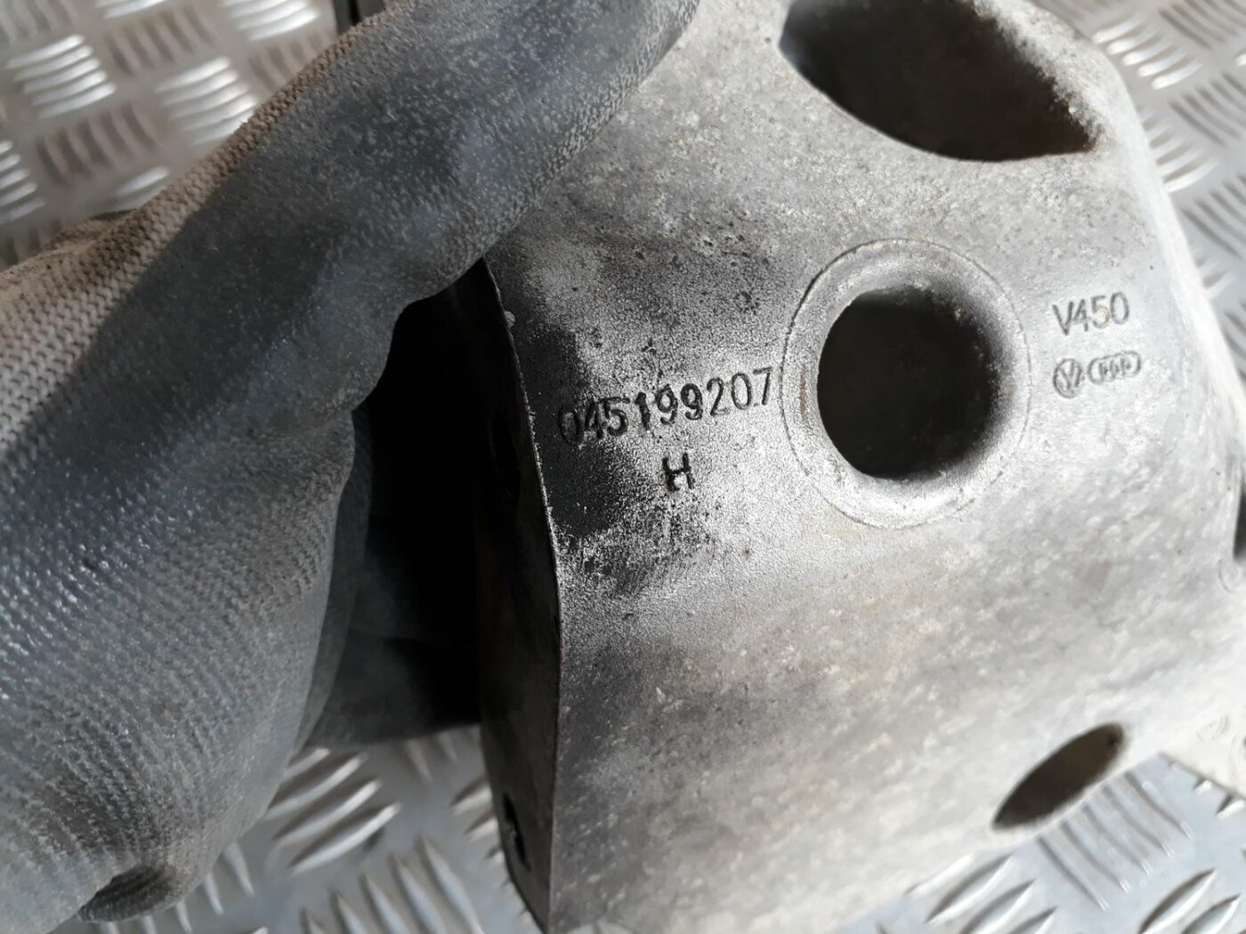 Dzinēja kronšteins priekš SEAT IBIZA 2005 3 Dzinēja kronšteins priekš SEAT IBIZA 2005