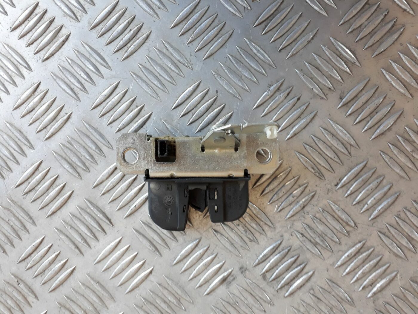 Bagāžnieka vāka slēdzene priekš SEAT IBIZA 2005 1 Bagāžnieka vāka slēdzene priekš SEAT IBIZA 2005