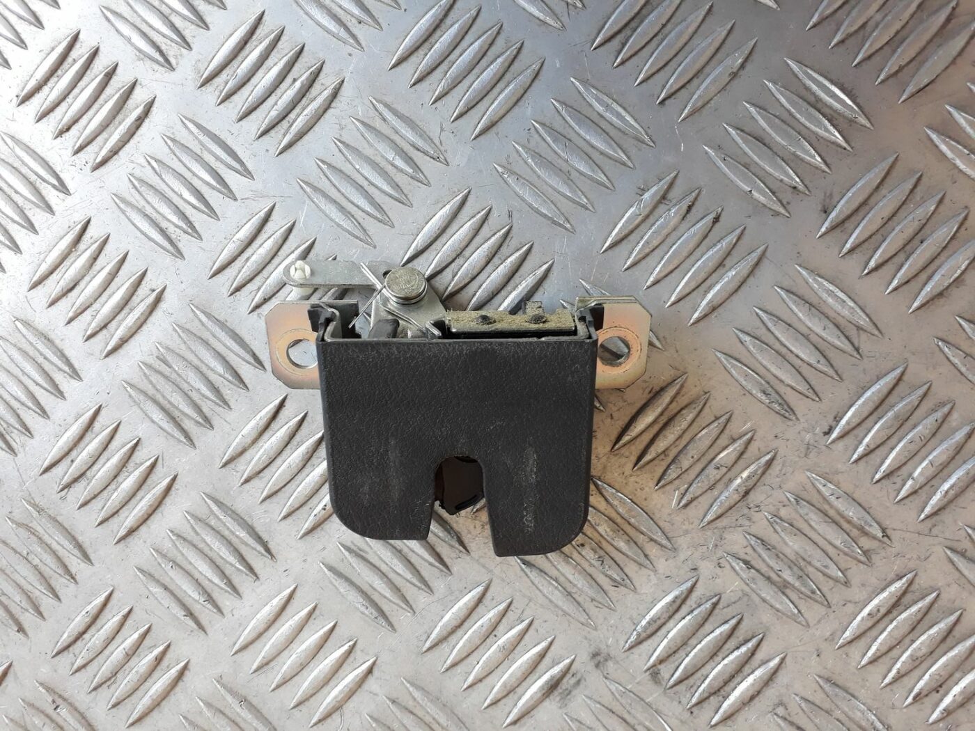 Bagāžnieka vāka slēdzene priekš SEAT IBIZA 2005 4 Bagāžnieka vāka slēdzene priekš SEAT IBIZA 2005