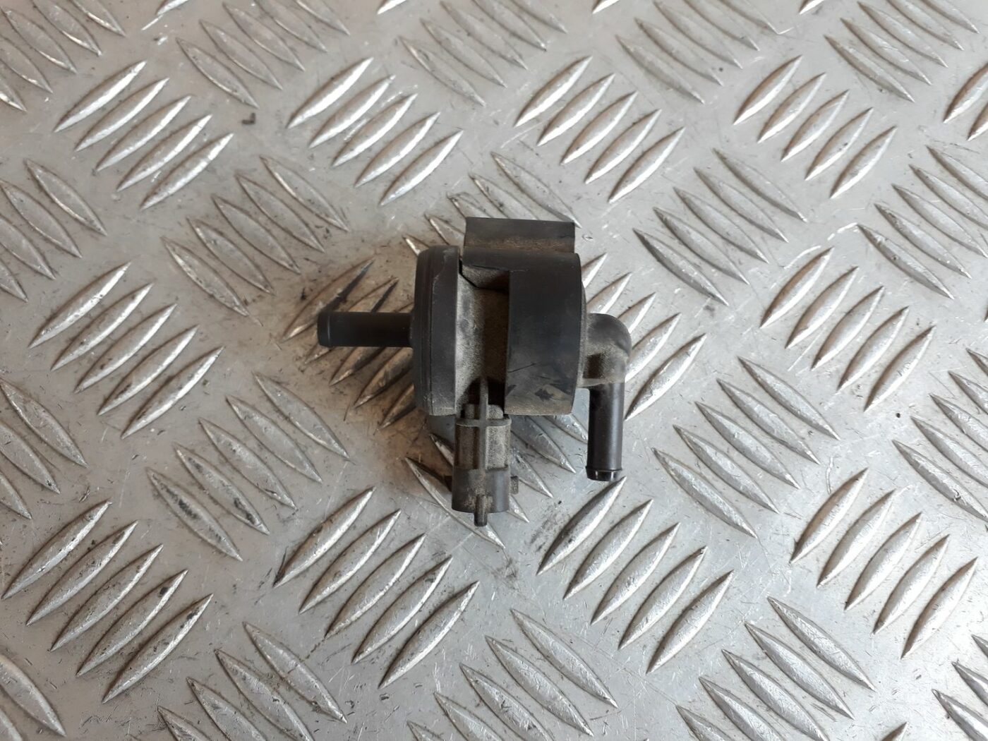 Solenoīda vakuuma vārsts priekš HYUNDAI I20 2011 2 Solenoīda vakuuma vārsts priekš HYUNDAI I20 2011