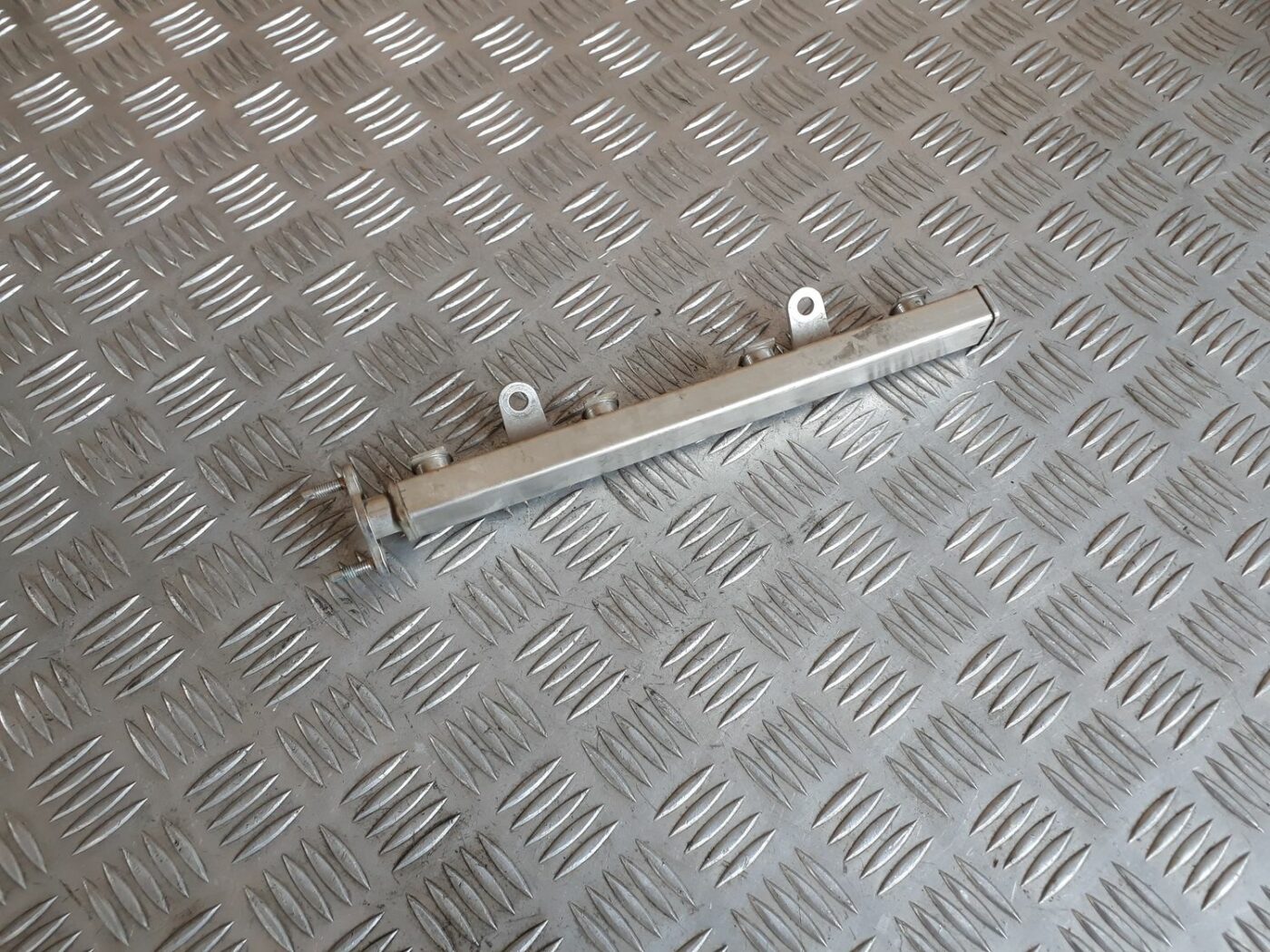 Degvielas sadales caurule priekš HYUNDAI I20 2011 1 Degvielas sadales caurule priekš HYUNDAI I20 2011