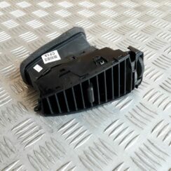 Mērinstrumentu paneļa gaisa vads, centrā priekš HYUNDAI I20 2011