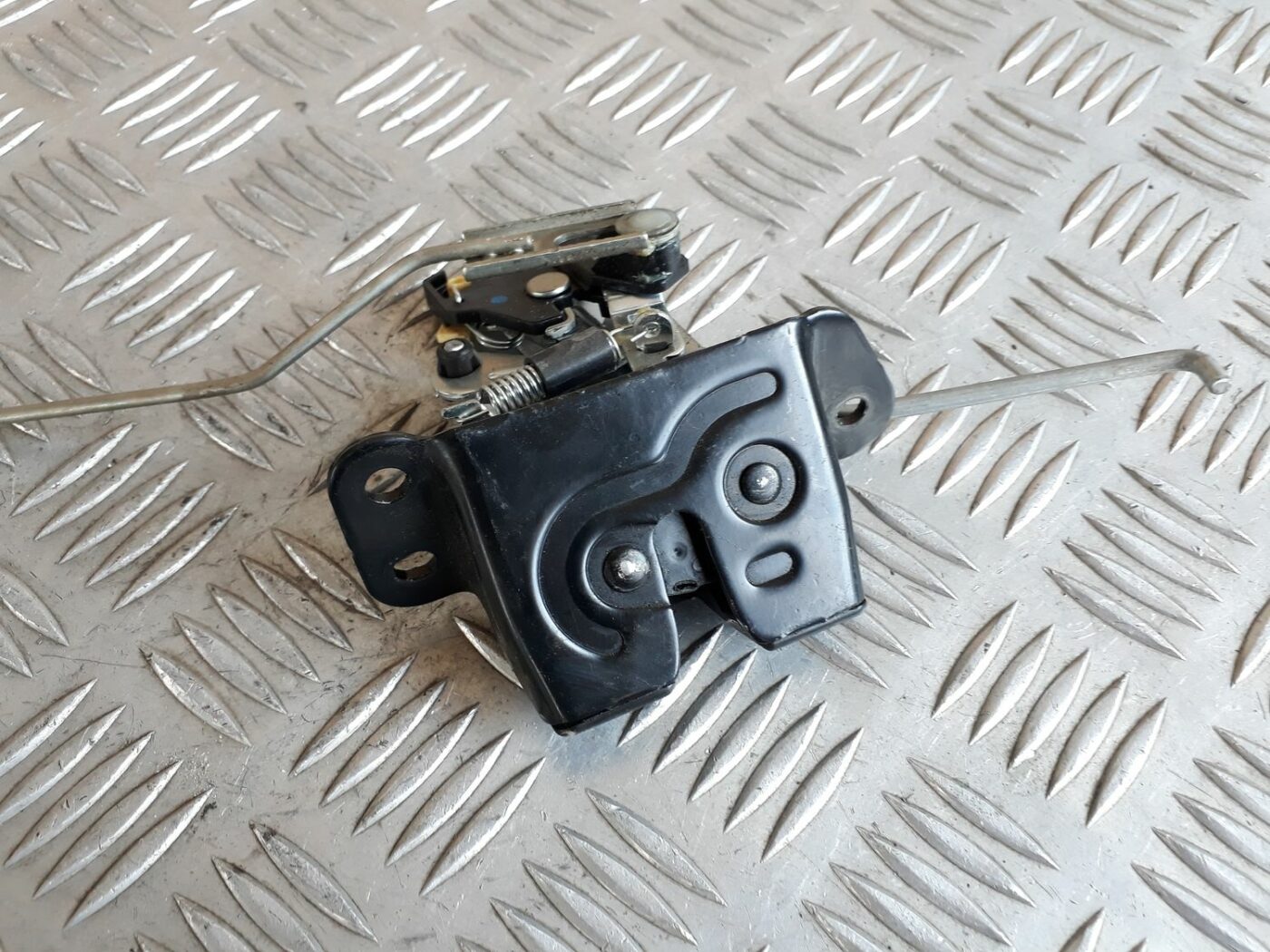 Bagāžnieka vāka slēdzene priekš HYUNDAI I20 2011 2 Bagāžnieka vāka slēdzene priekš HYUNDAI I20 2011