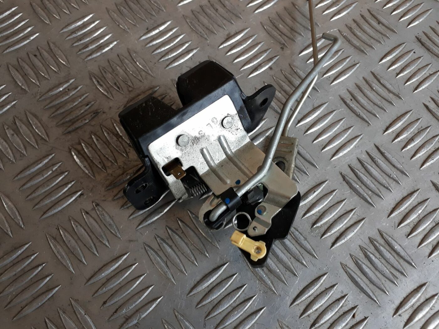 Bagāžnieka vāka slēdzene priekš HYUNDAI I20 2011 4 Bagāžnieka vāka slēdzene priekš HYUNDAI I20 2011