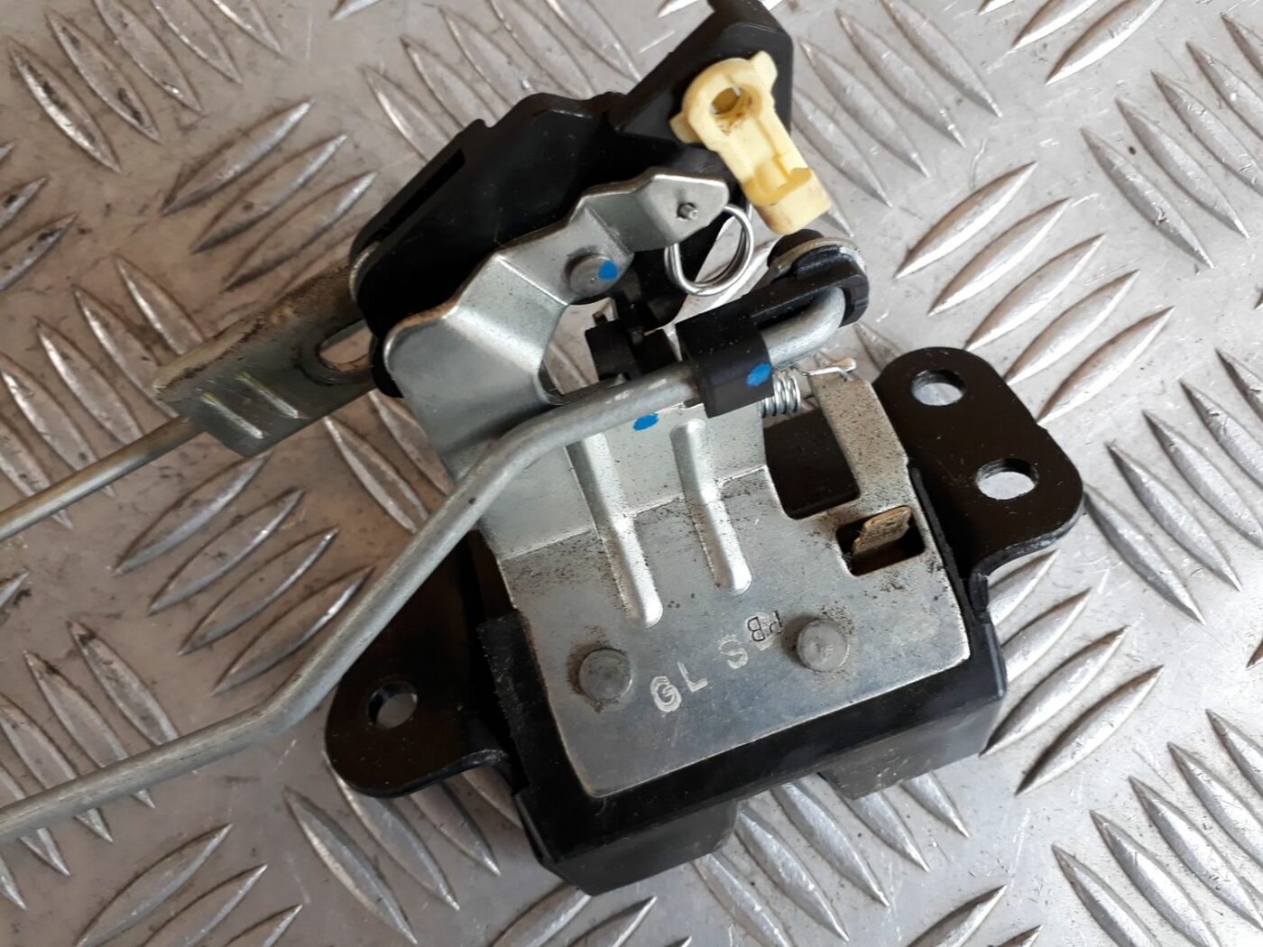 Bagāžnieka vāka slēdzene priekš HYUNDAI I20 2011 3 Bagāžnieka vāka slēdzene priekš HYUNDAI I20 2011