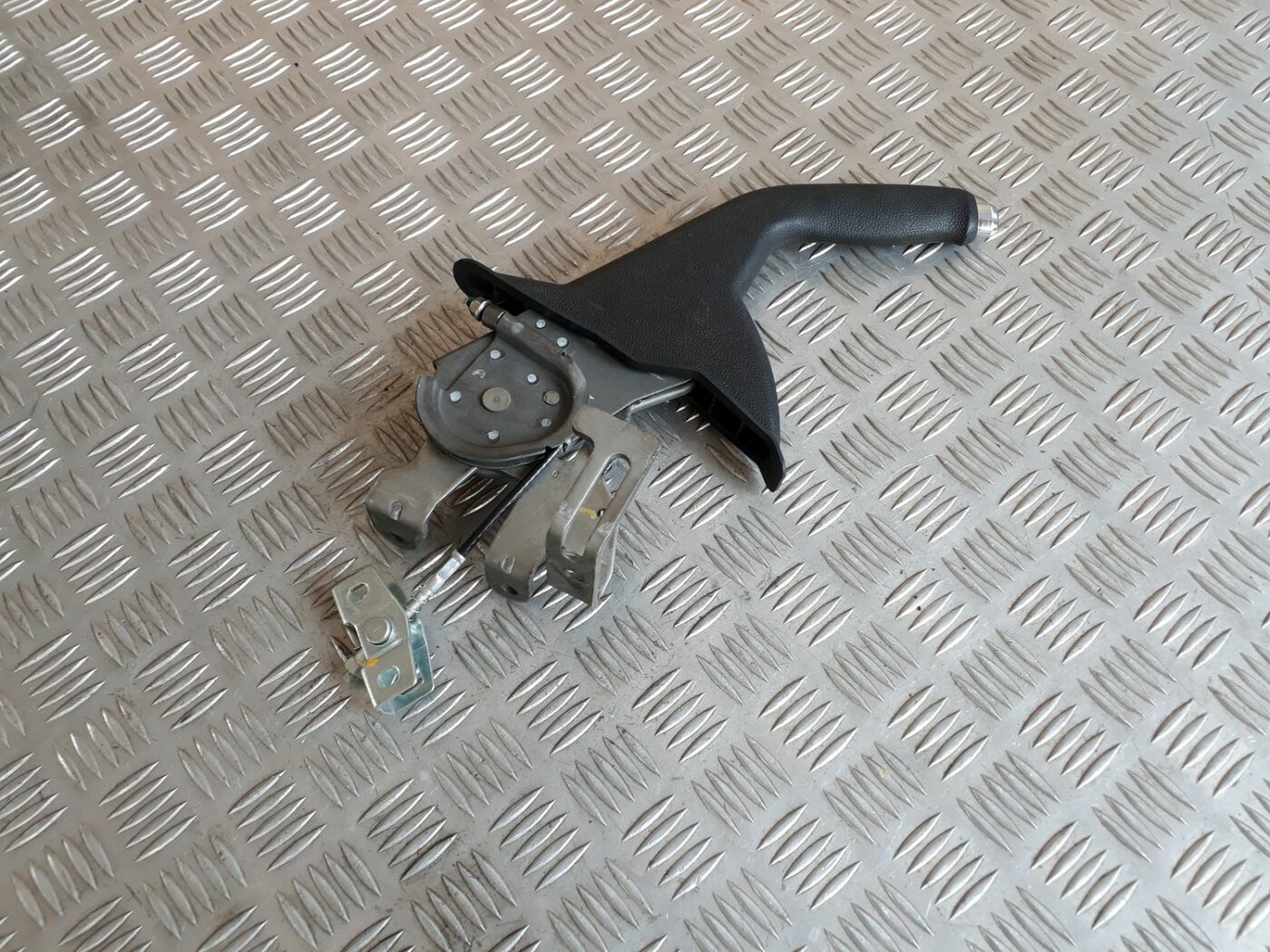 Stāvbremzes svira priekš HYUNDAI I20 2011 1 Stāvbremzes svira priekš HYUNDAI I20 2011