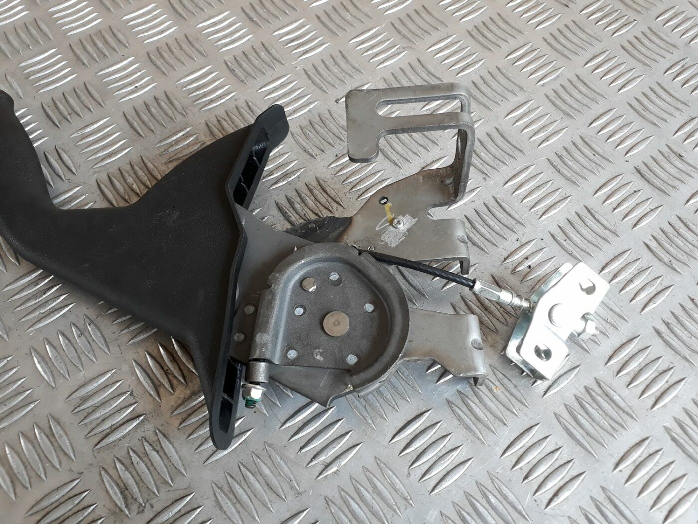 Stāvbremzes svira priekš HYUNDAI I20 2011 2 Stāvbremzes svira priekš HYUNDAI I20 2011