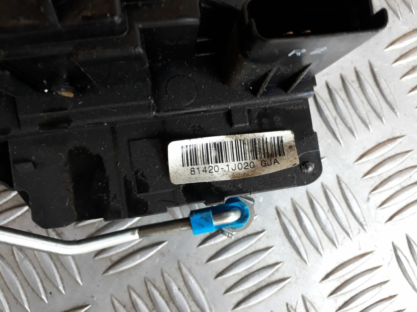 Aizmugurējo labo durvju slēdzene priekš HYUNDAI I20 2011