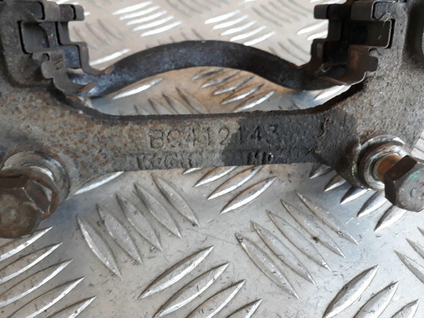 Priekšējā kreisā suporta rāmis priekš HYUNDAI I20 2011