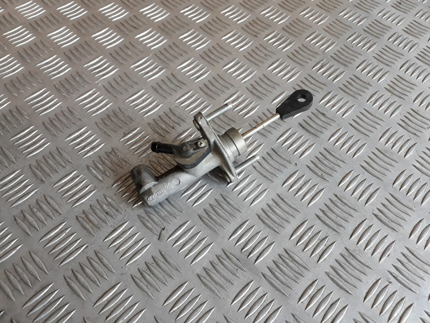 Sajūga galvenais cilindrs priekš HYUNDAI I20 2011 1 Sajūga galvenais cilindrs priekš HYUNDAI I20 2011